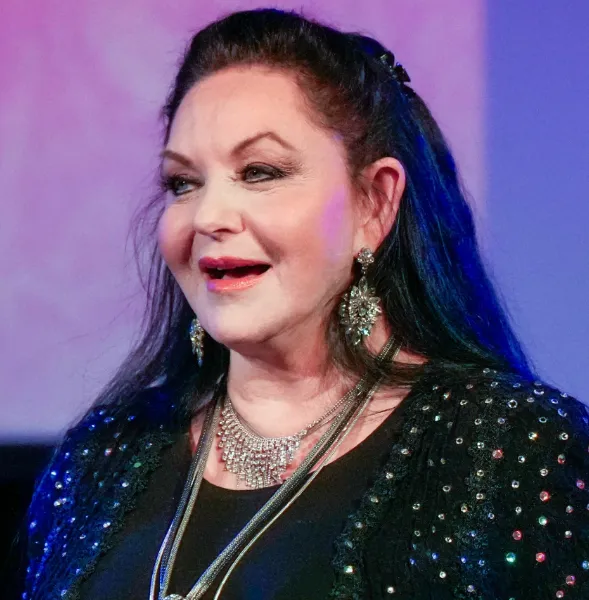 Crystal Gayle's Husband Inside Her Love Story Revealed