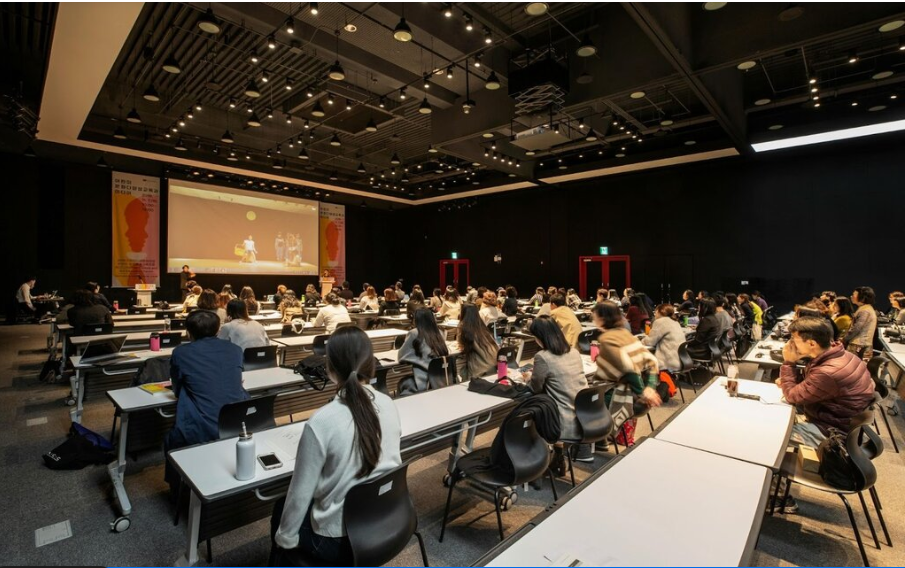 How Webinars and Conferences Support Continuous Learning Across Industries